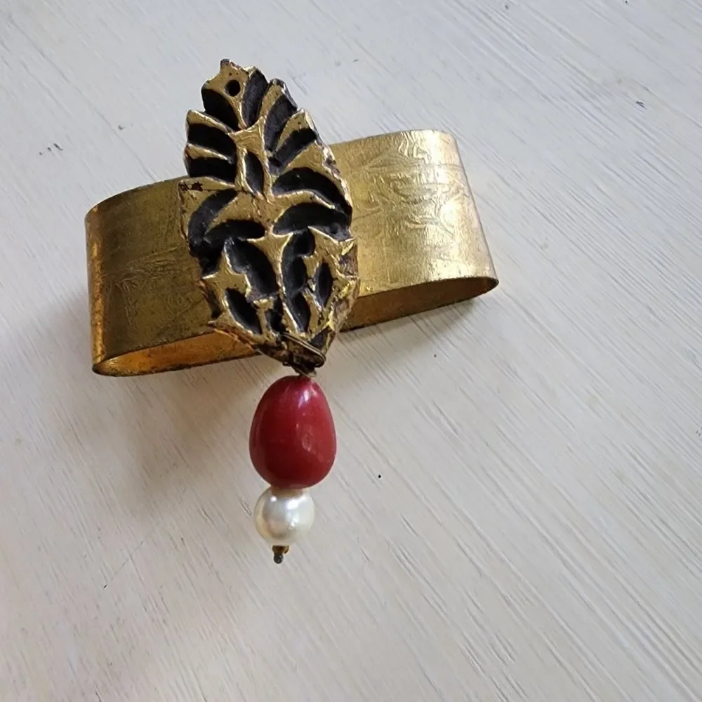 Vintage Coral & Faux Pearl Napkin Rings in Wooden Box – Set of 4
